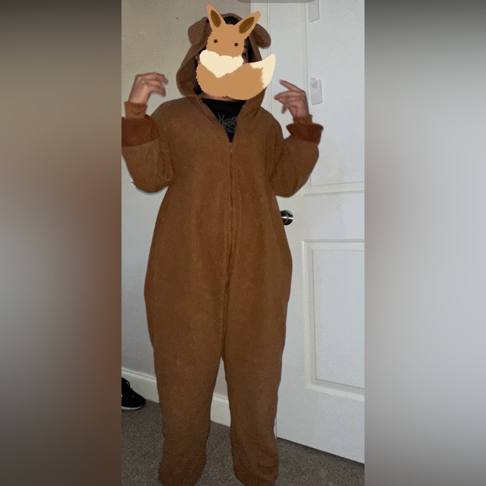 Eevee jumpsuit for Halloween L overol